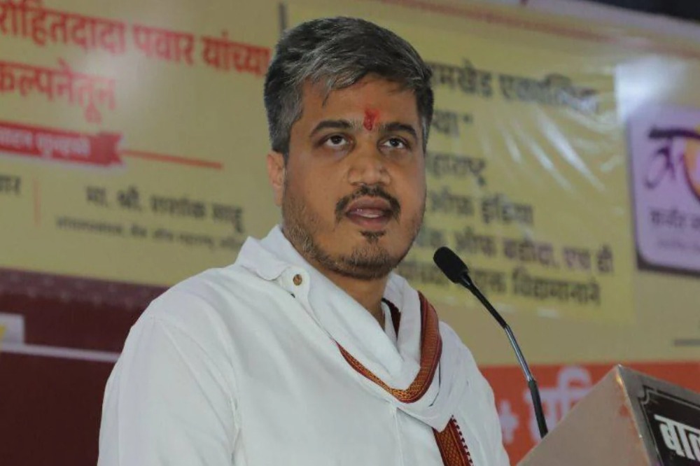 राज्य सहकारी बँक घोटाळा प्रकरण: ईडीच्या आरोपत्रात रोहित पवारांचं नाव  